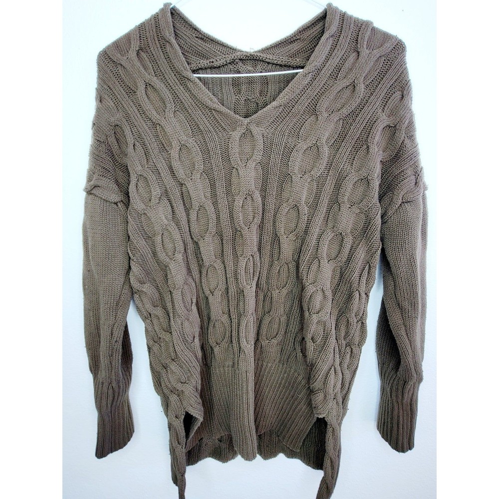 Thick Knit Olive Green Long Sleeved Sweater V Neck Small 3D Design
